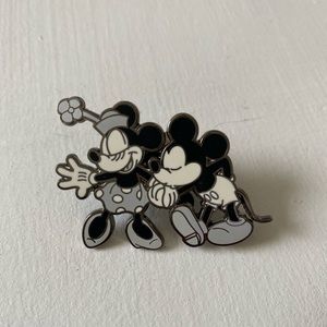 Vintage Minie and Mickey Mouse Pin 2002